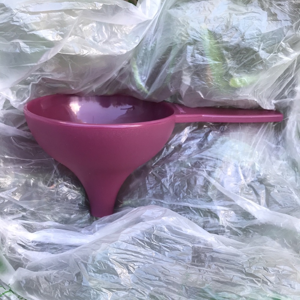 TUPPERWARE FUNNEL - Picture 7 of 9